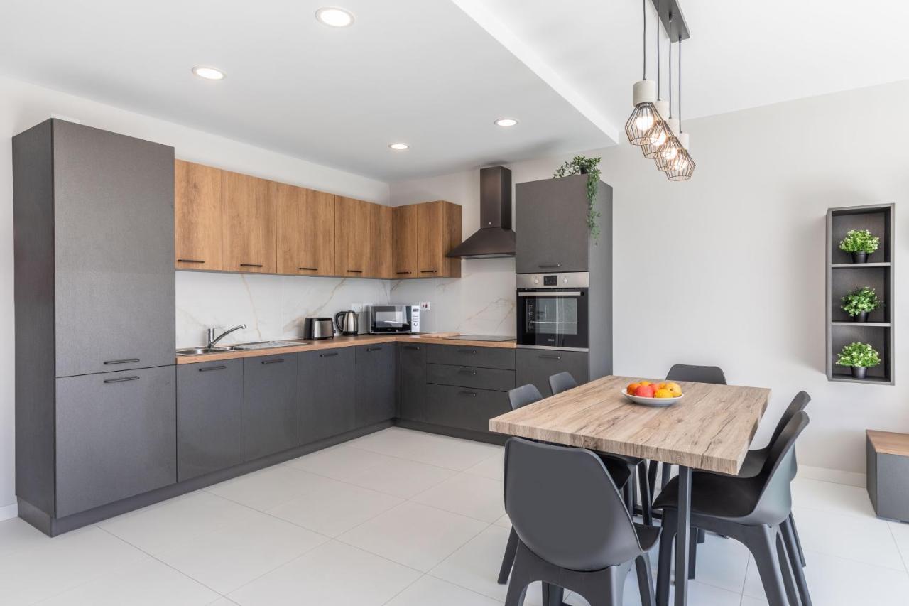 Unique Penthouse With Private Heated Jacuzzi, Close To Restaurants And Night Life Is-Swieqi Экстерьер фото
