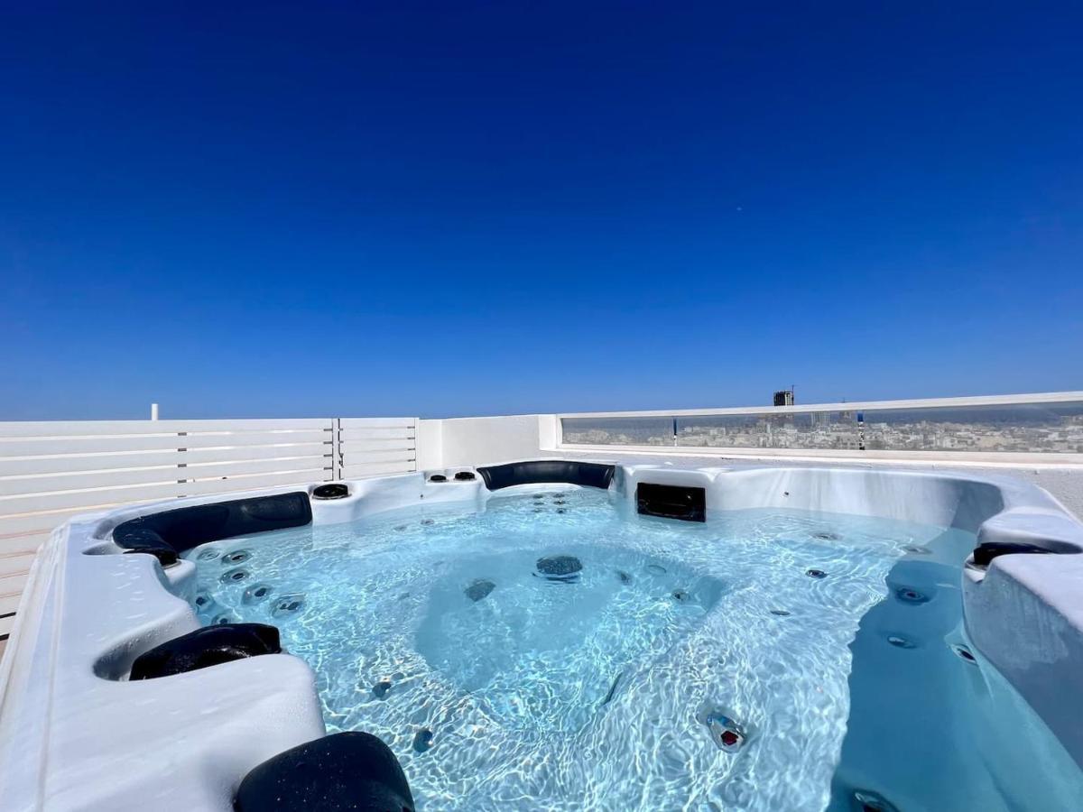 Unique Penthouse With Private Heated Jacuzzi, Close To Restaurants And Night Life Is-Swieqi Экстерьер фото