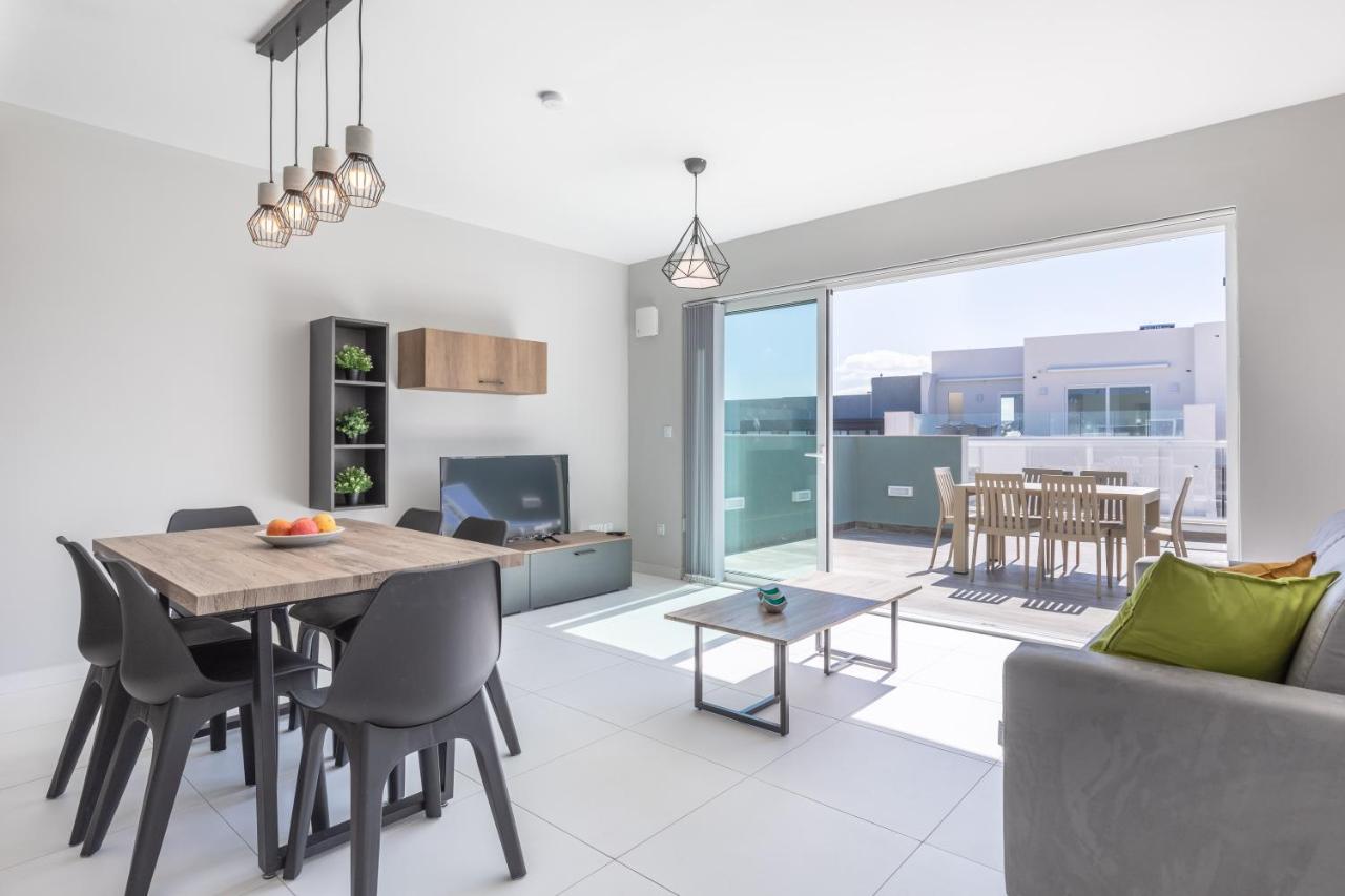 Unique Penthouse With Private Heated Jacuzzi, Close To Restaurants And Night Life Is-Swieqi Экстерьер фото